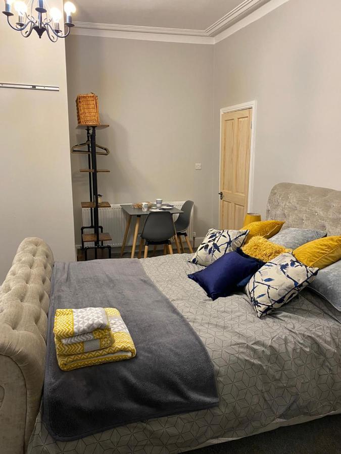 Cambridge Villas Private Studio Lytham St Annes Bagian luar foto