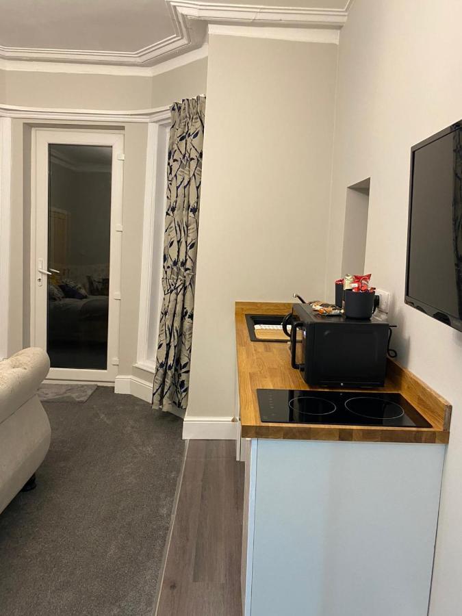 Cambridge Villas Private Studio Lytham St Annes Bagian luar foto