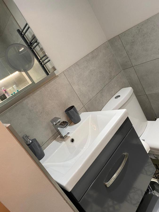 Cambridge Villas Private Studio Lytham St Annes Bagian luar foto